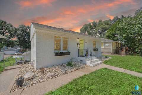 717 N Blauvelt Ave, Sioux Falls, SD 57103