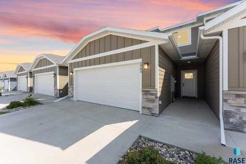 5903 S Whisper Creek Pl, Sioux Falls, SD 57108