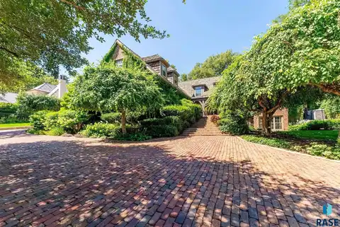 11 S Riverview HTS, Sioux Falls, SD 57105
