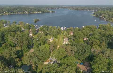 10624 Pine Bluff Avenue, Whitmore Lake, MI 48189