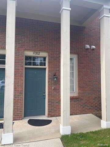 17202 Chesapeake Circle, Commerce Township, MI 48390