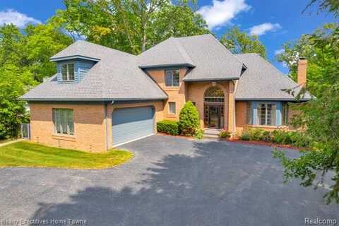 2620 Strawberry Lane, Port Huron, MI 48060