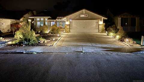 3358 Lake Circle Dr, Fallbrook, CA 92028