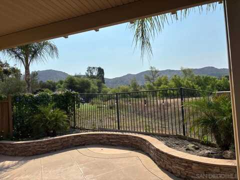 2476 Fallbrook Pl, Escondido, CA 92027