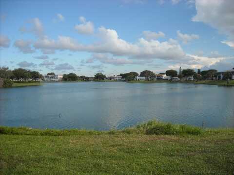 358 Chatham R, West Palm Beach, FL 33417