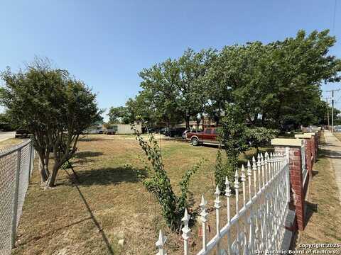 710 W Baetz BLVD 1, San Antonio, TX 78221