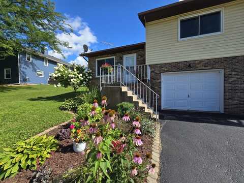 208 27th Street, Monroe, WI 53566