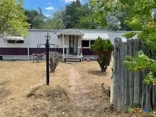 811 Dunn Street, Cuero, TX 77954