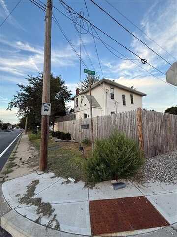 530 Post Road, Warwick, RI 02888