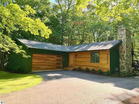 4005 E Oxford Drive, Leland, MI 49654