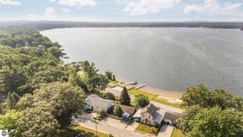 314 Bates Street, Fife Lake, MI 49633