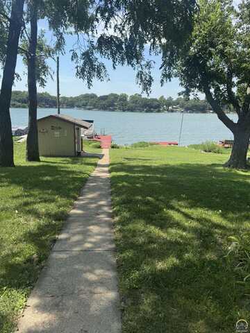 361 Lakeshore DR, Alma, KS 66401