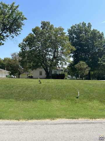 329 W 9th St, Lyndon, KS 66451