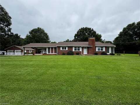 4011 Rolling Hill Drive, Tobaccoville, NC 27050