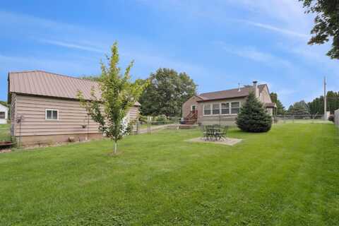905 10th Avenue, Vinton, IA 52349