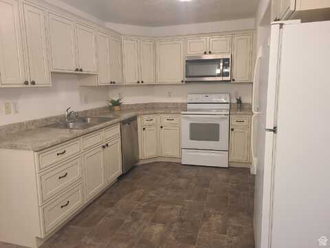8083 N RIDGE E, Eagle Mountain, UT 84005
