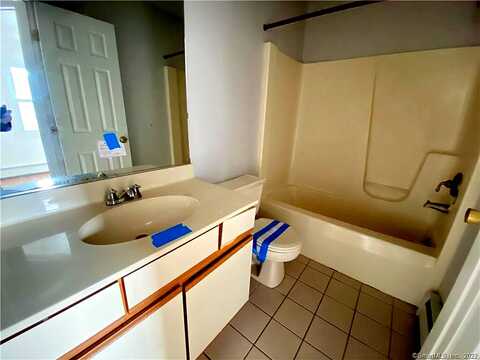 Fawn Ridge, HAMDEN, CT 06514