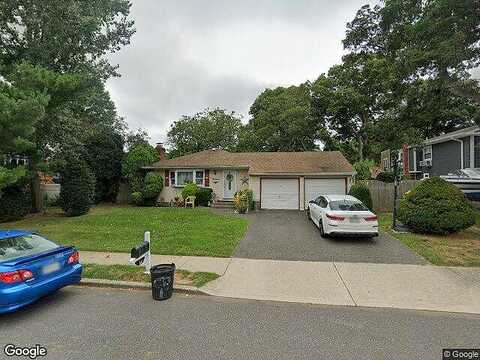 Fannie, FARMINGVILLE, NY 11738