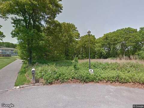 Moet, RIVERHEAD, NY 11901