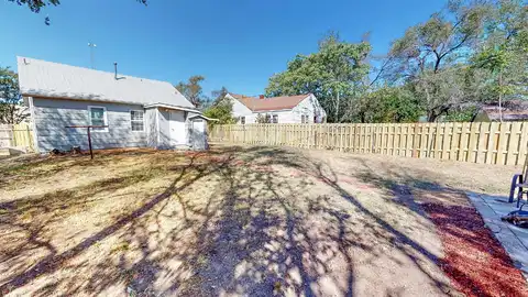 Laura, WICHITA, KS 67211
