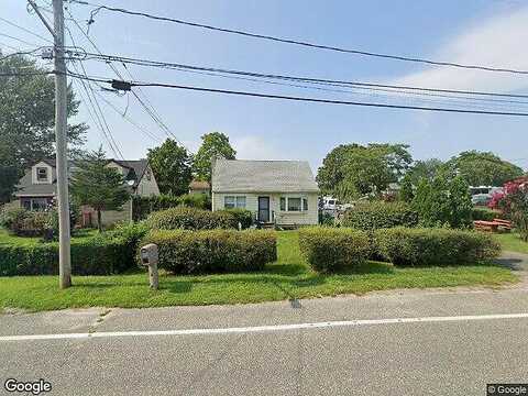 Brown St, Southampton, NY 11968