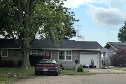 Oak Circle, ARTHUR, IL 61911