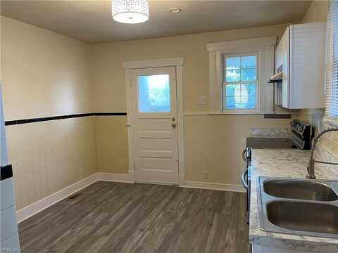 Hull, CHESAPEAKE, VA 23324