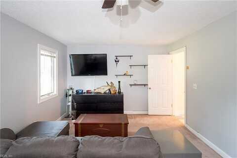 Vest, VIRGINIA BEACH, VA 23464