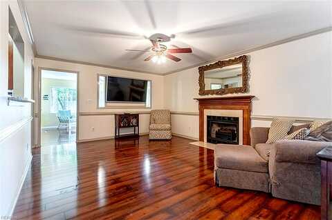 Willards, YORKTOWN, VA 23693