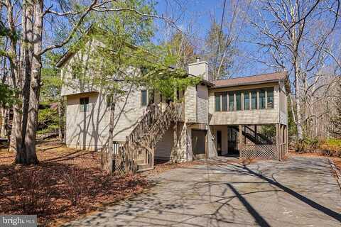 Saunders, BUSHKILL, PA 18324