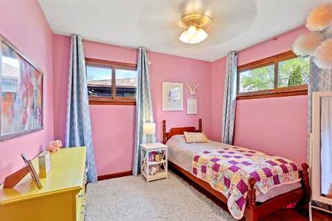 Pinehurst, RACINE, WI 53403