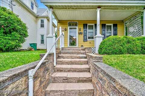 Sarah, STROUDSBURG, PA 18360
