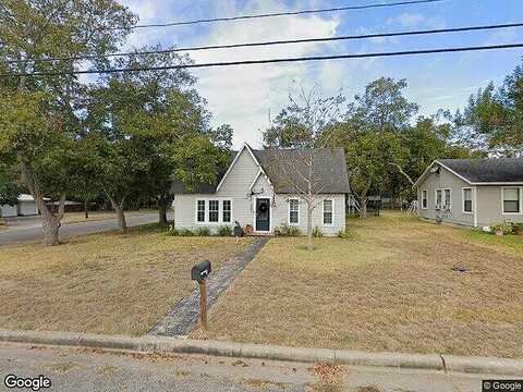 13Th, SHINER, TX 77984