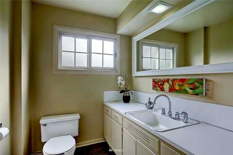 Belfair, BELLEVUE, WA 98004