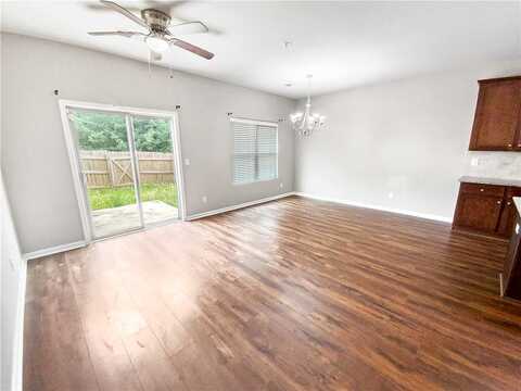 Iris, JONESBORO, GA 30238