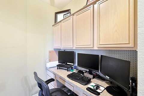 Cynthia, MIDLOTHIAN, TX 76065