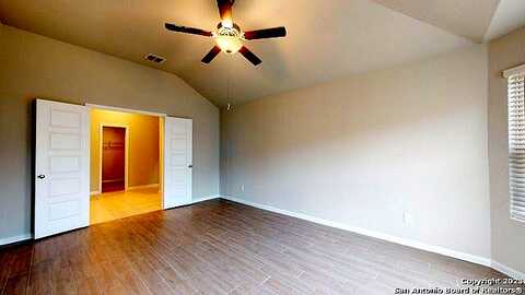 Amber, SEGUIN, TX 78155