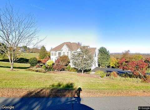 April, LOVETTSVILLE, VA 20180