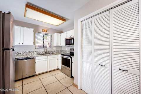 Roger, TUCSON, AZ 85719