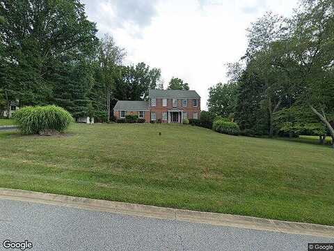 Nicole, NEWTOWN SQUARE, PA 19073