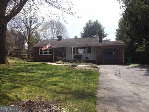 Holly Dr, Lancaster, PA 17603