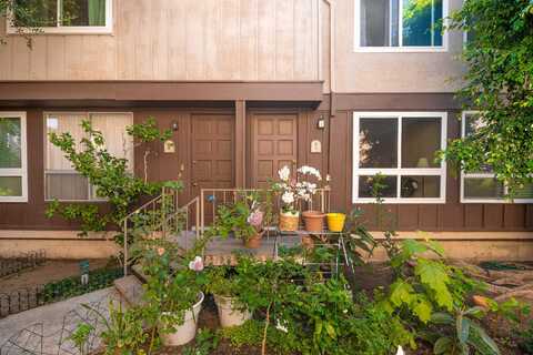 Lennox Ave, Van Nuys, CA 91405