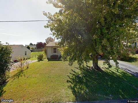 Stacie, VINTON, VA 24179
