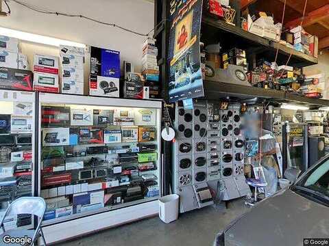 Van Ness, GARDENA, CA 90249