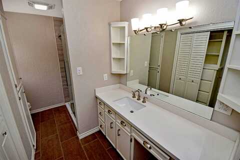Kelly, GROVES, TX 77619