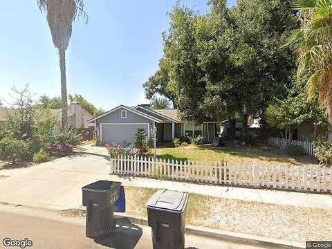 S Conyer Ct, Visalia, CA 93277