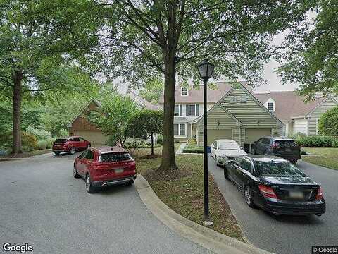 Kincaid Mills Ln, Wallingford, PA 19086