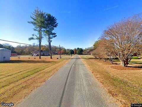 Monroe St, Montross, VA 22520