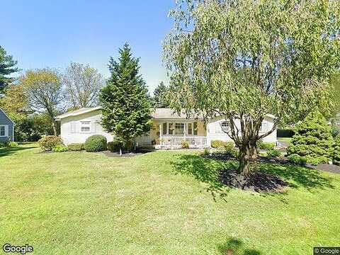 Clubhouse Ln, Macungie, PA 18106
