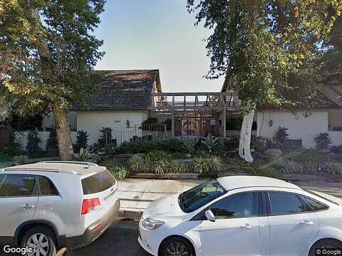 Collins St #10, Tarzana, CA 91356